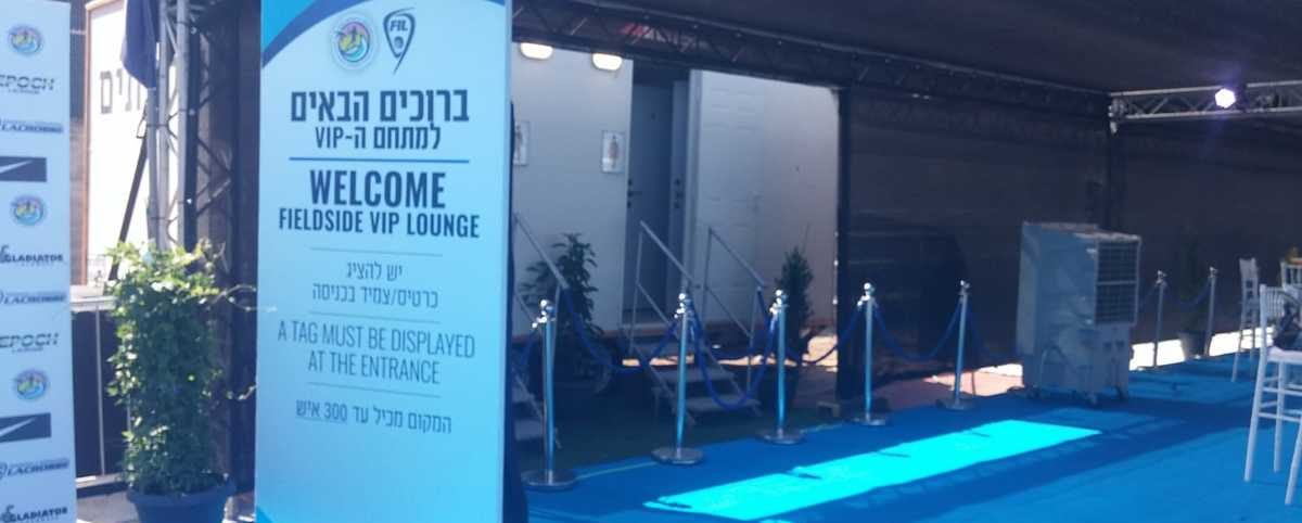 תא שירותים ניידים 6 תאים באירוע אליפות העולם בלקרוס