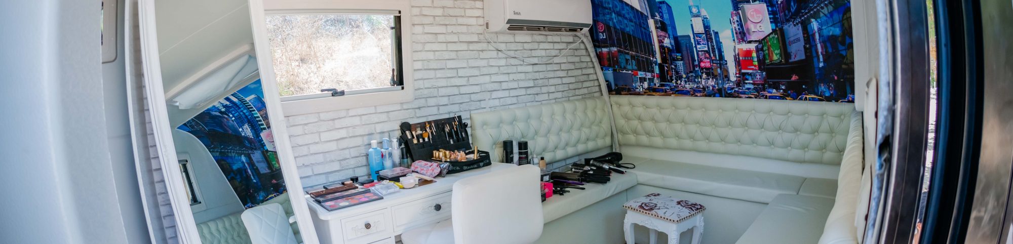 קרון אירוח יוקרתי להתארגנות והתרעננות